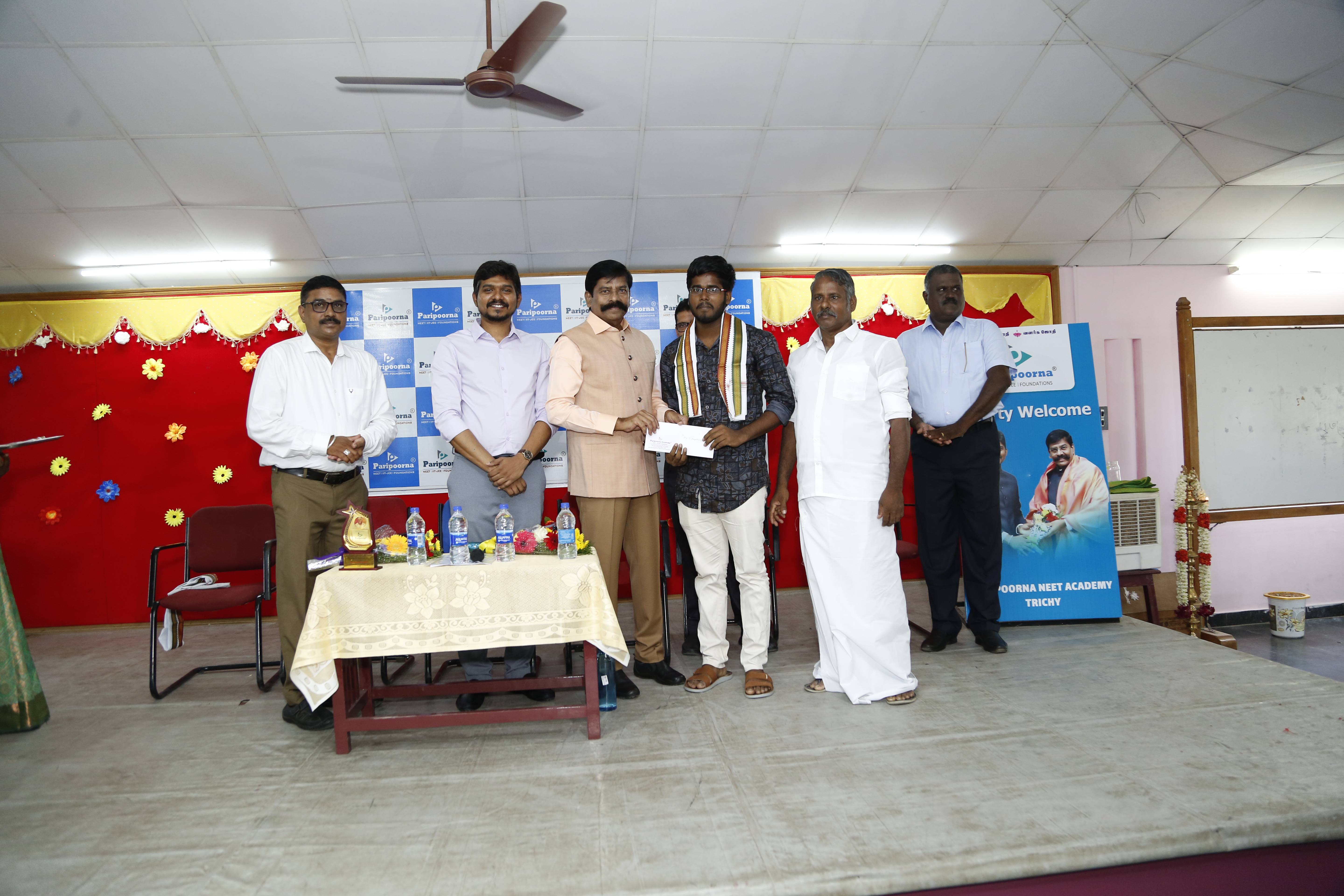 Paripoorna neet Academy Honouring The Achievers	